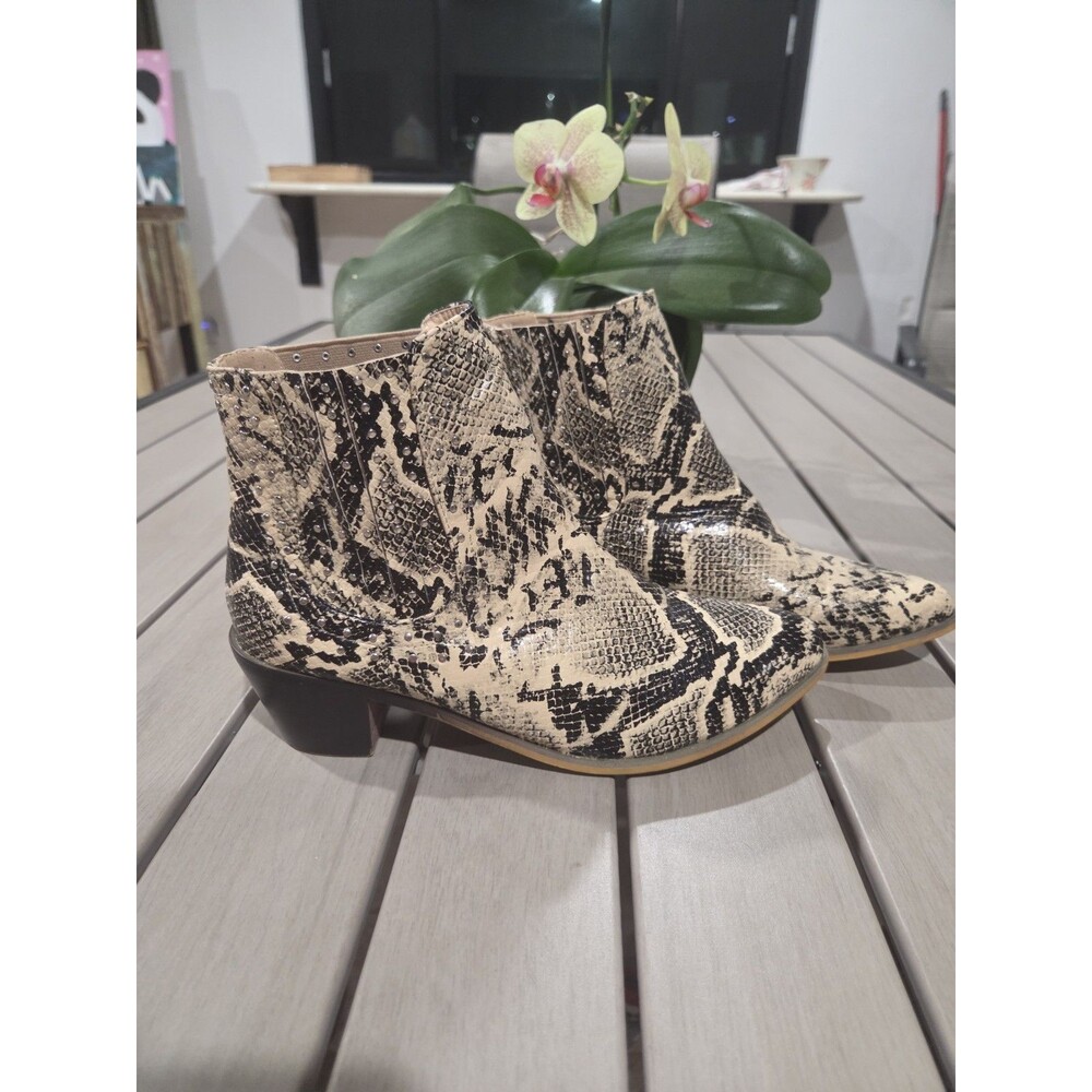 Chase + Chloe Women's Charles Ankle Boots Snakeskin Size 7 SB6